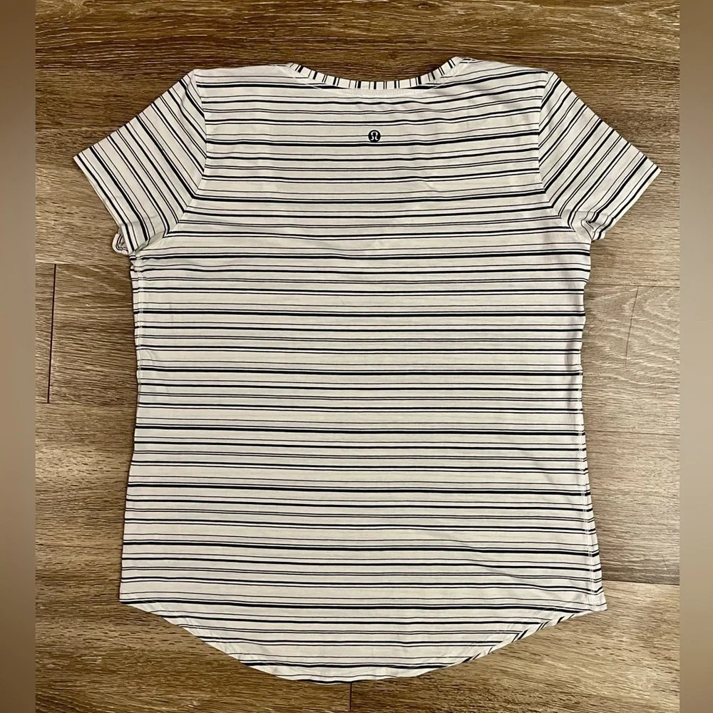 Lululemon Love Tee V in Cut Back Stripe White Black Size 8 / 10